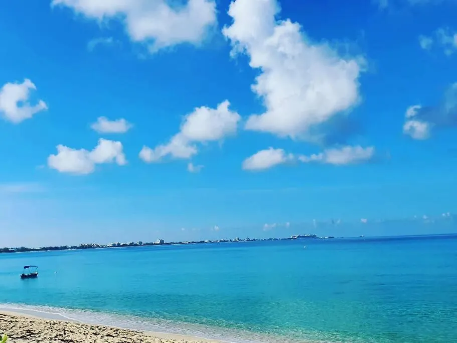 Luxury Ocean Front Seadreams 2 With 7 Mile Beach Views West Bay شقة