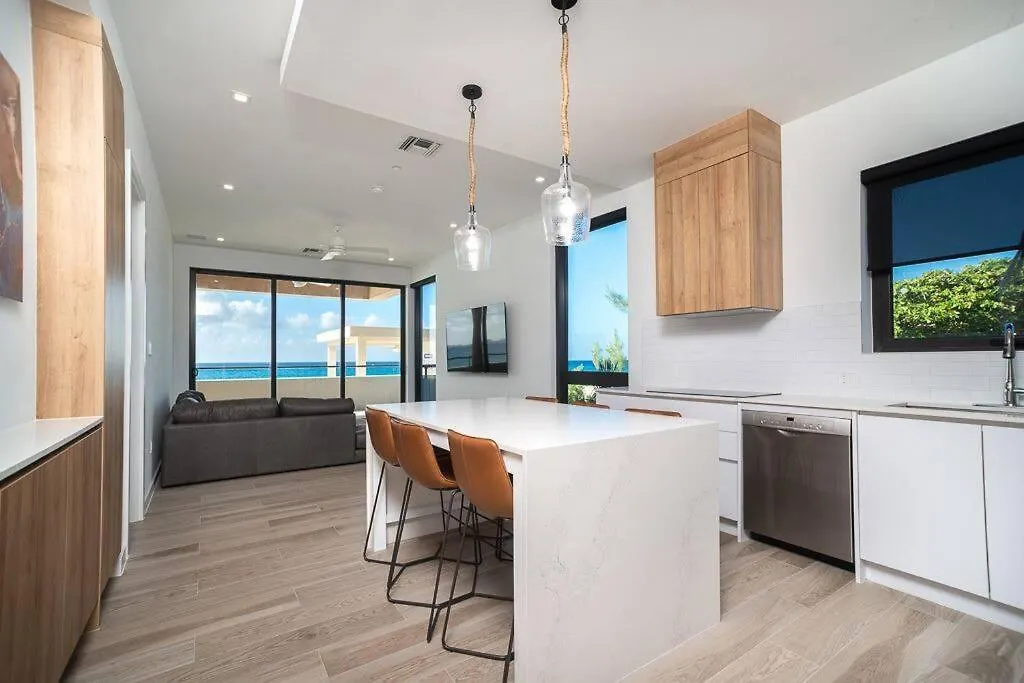 Luxury Ocean Front Seadreams 2 With 7 Mile Beach Views West Bay شقة