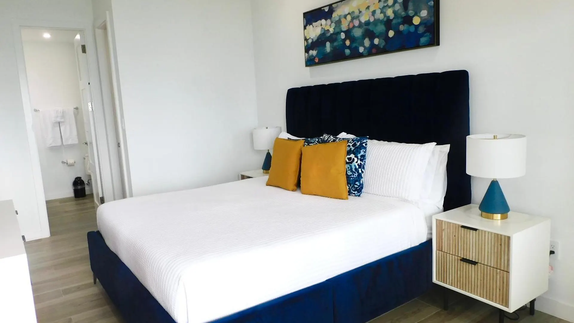 Luxury Ocean Front Seadreams 2 With 7 Mile Beach Views West Bay شقة