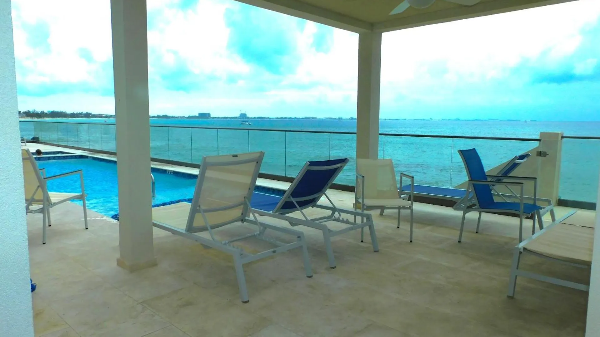 شقة Luxury Ocean Front Seadreams 2 With 7 Mile Beach Views West Bay جزر كايمان