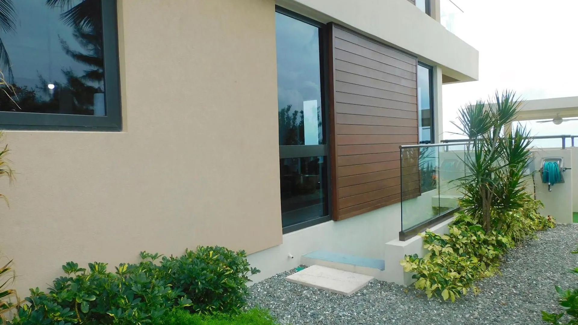 Luxury Ocean Front Seadreams 2 With 7 Mile Beach Views West Bay شقة