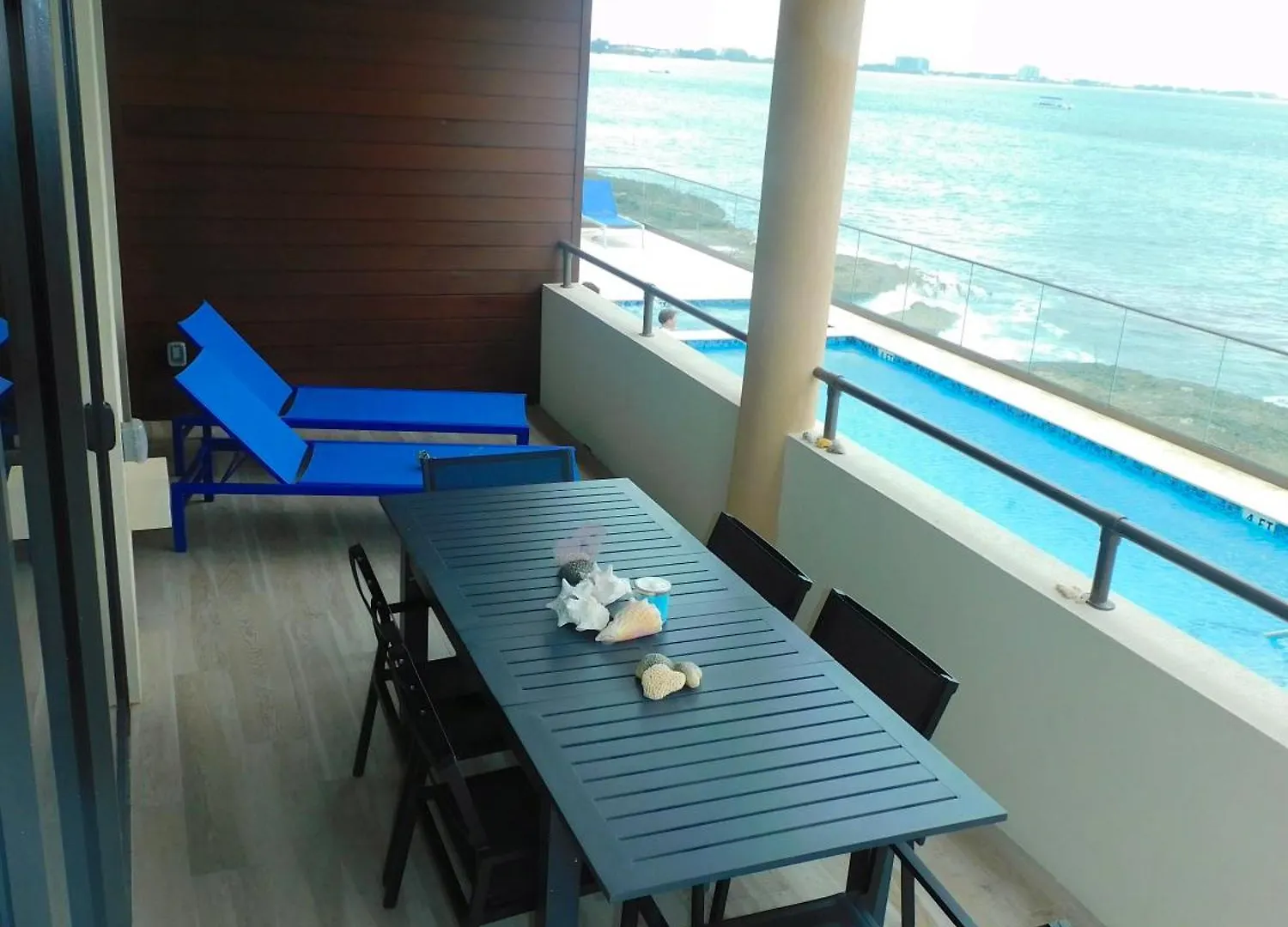 Lejlighed Luxury Ocean Front Seadreams 2 With 7 Mile Beach Views West Bay Cayman-øerne