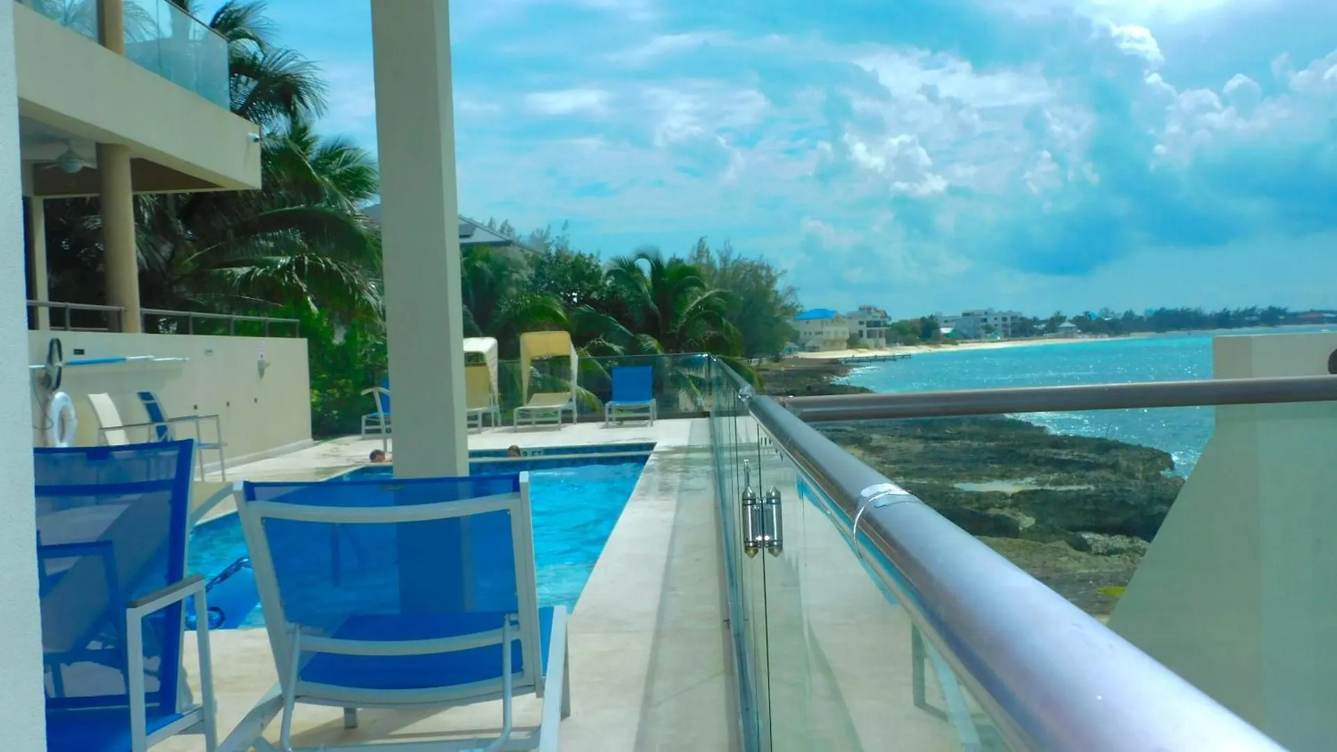 Lejlighed Luxury Ocean Front Seadreams 2 With 7 Mile Beach Views West Bay Cayman-øerne