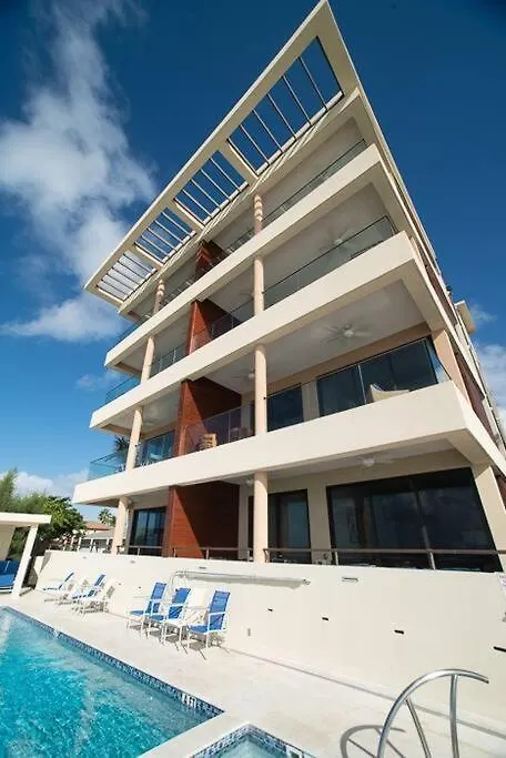 Lejlighed Luxury Ocean Front Seadreams 2 With 7 Mile Beach Views West Bay Cayman-øerne